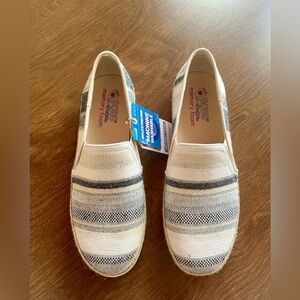 Skechers NWT Blue/Multi Flexpadrille shoes Size 9